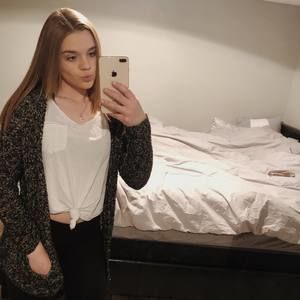 Meet your Posher, Alexis